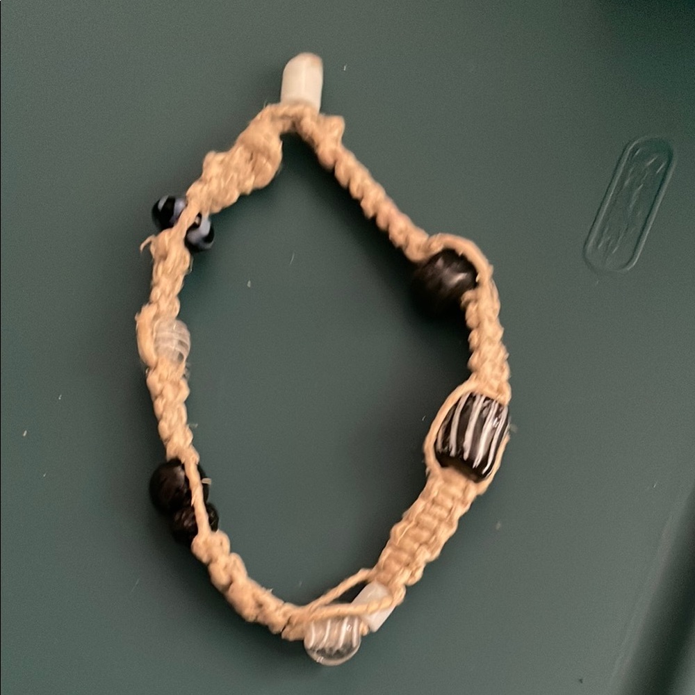 Beautiful Hemp choker style necklace with glass (?) beads ♥️